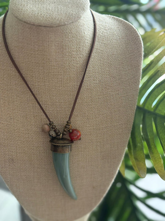 Collar Cuerno verde