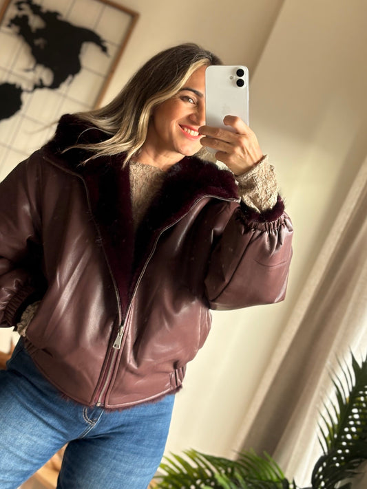 Chaqueta reversible Nevada burdeos por el lado de polipiel, con capucha