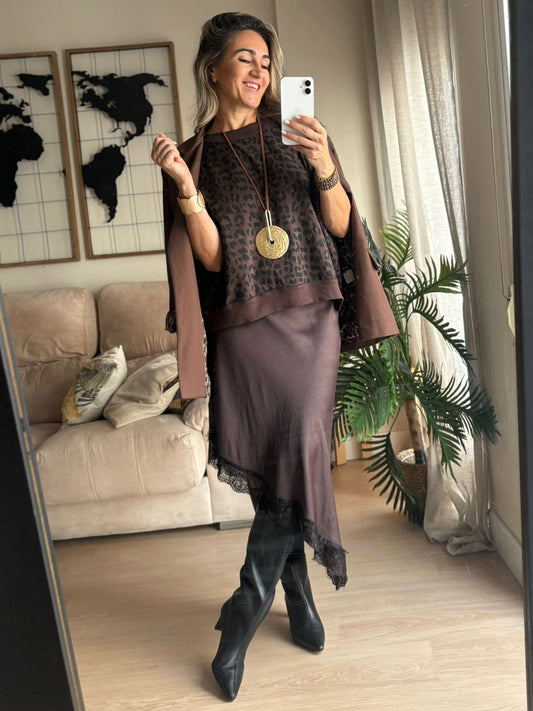 Falda satinada asimétrica