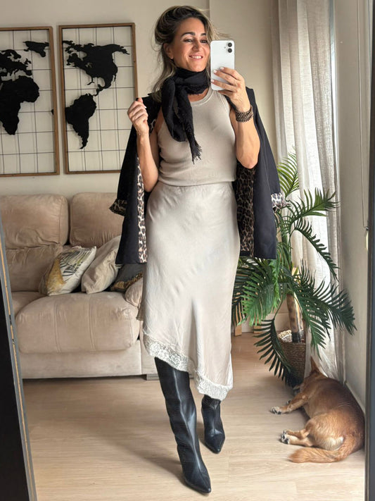 Falda satinada asimétrica