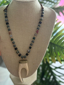 Collar colmillo marfil