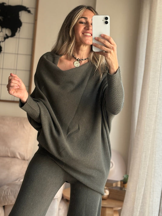 Jersey Oslo oversize de punto con el cuello caído por delante en color verde – Pilar Martín Shop