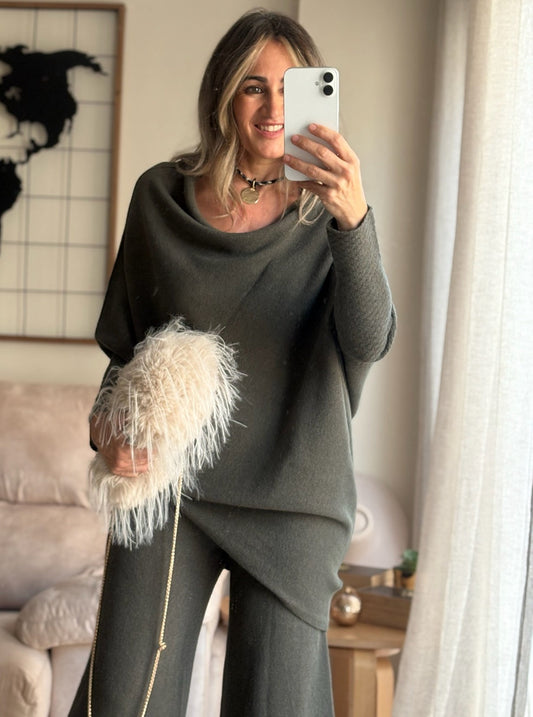 Jersey Oslo oversize de punto con el cuello caído por delante en color verde – Pilar Martín Shop