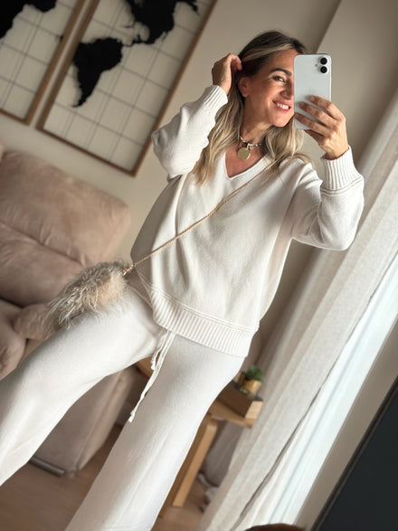 Jersey Oslo de punto con cuello pico en color crema – Pilar Martín Shop