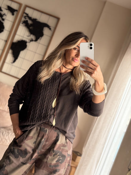 Sudadera Bruna marrón con panel de punto de ochos